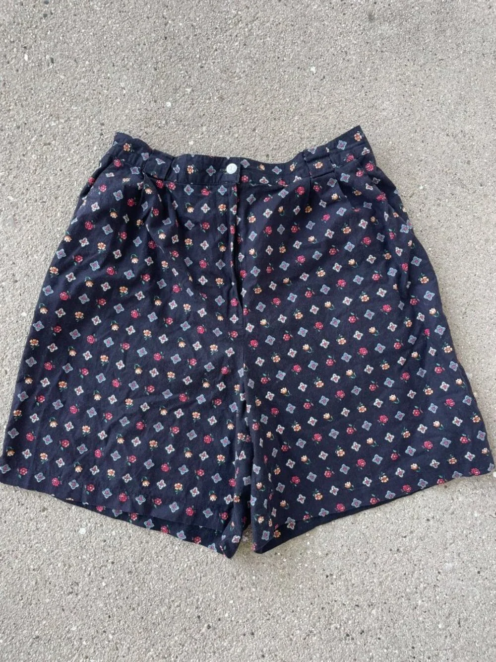 Vintage 90s Bermuda Shorts Black Floral Womens 14 Butter Mom Coquette Retro Goth